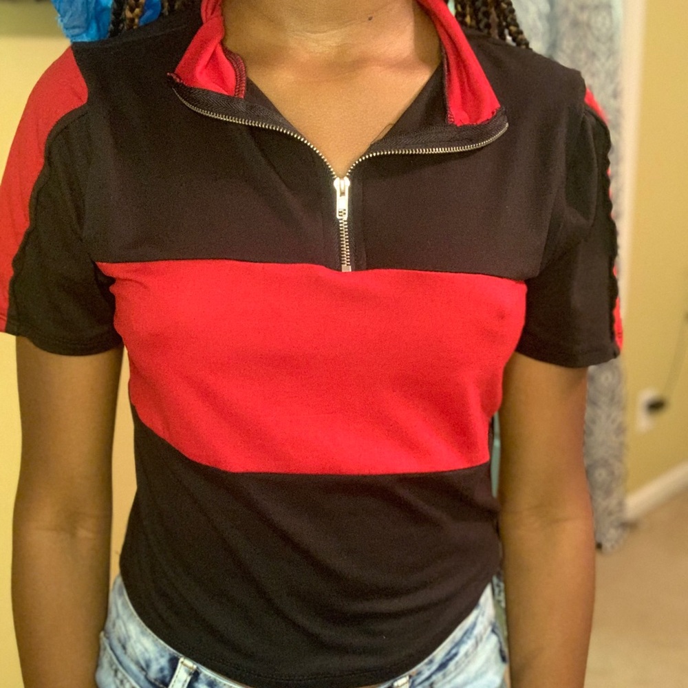 Black and red crop top shirt